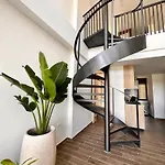 Old City Duplex With Roof Top Pool